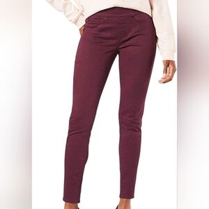 Levi’s totally shaping pull on skinny jeans Burgundy Size 27x30